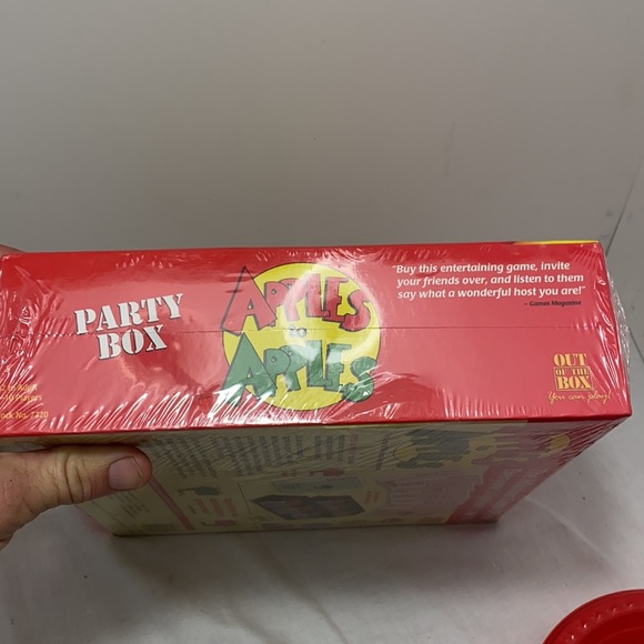 NWT Apples to Apples Board Game party Box - Picture 3 of 4